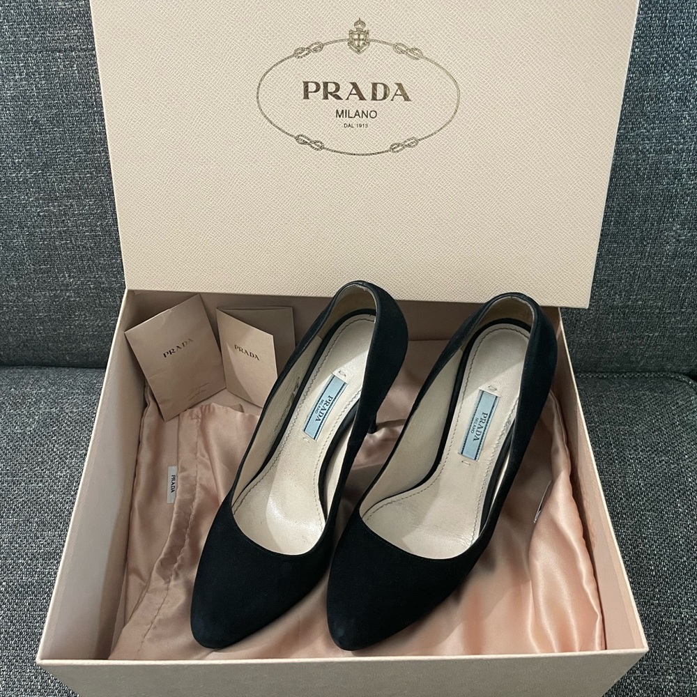 PRADA 🖤🖤 Authentic Black Suede Pumps in Excellent preowned condition - 36.5